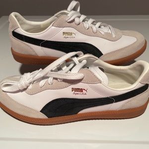 PUMA Women's Super Liga OG Sneaker. White Black Team Gold, size 6.5